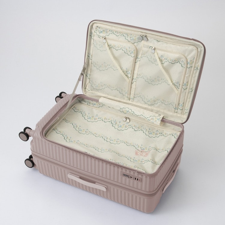 本体カラーごとに異なる内装柄