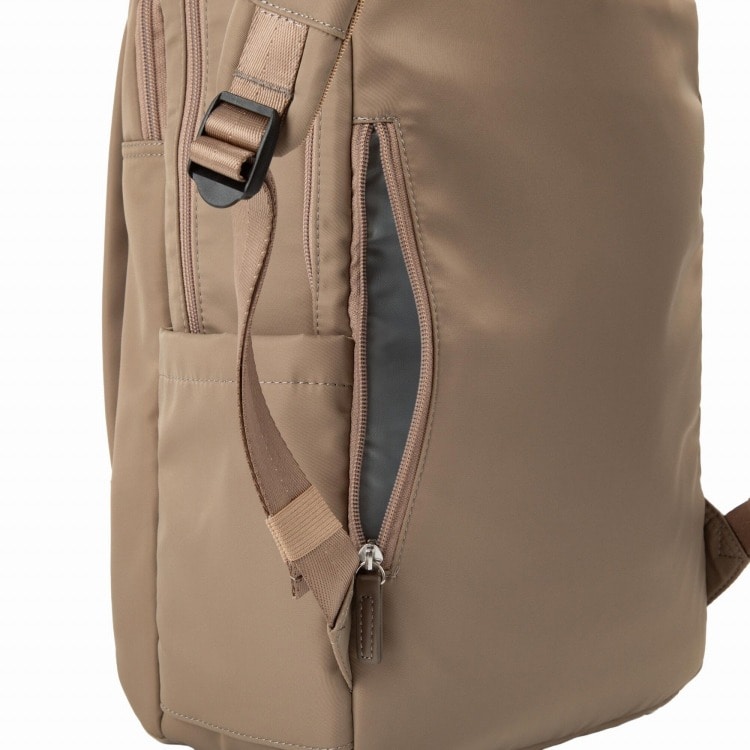 背面ファスナーポケット