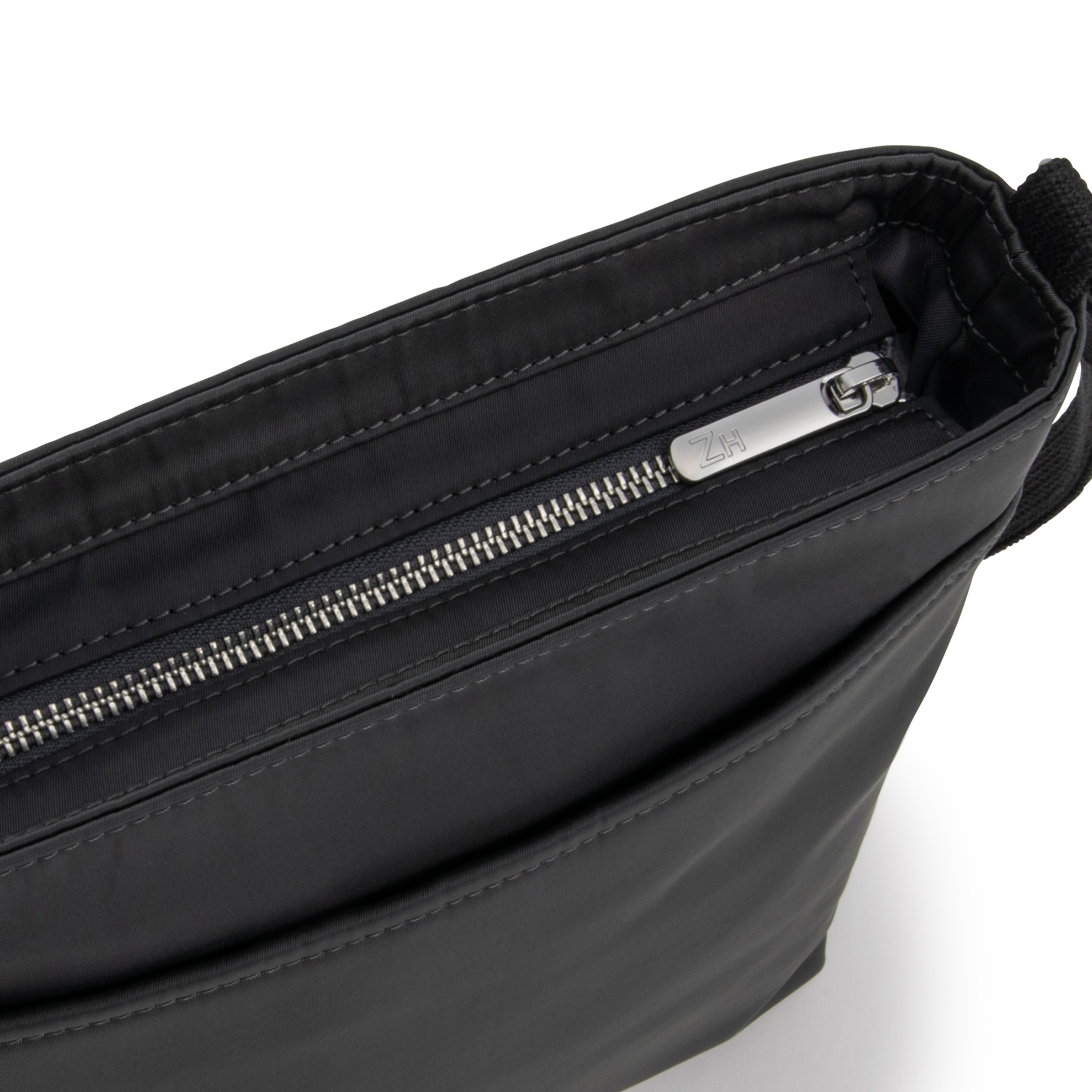 【ゼロハリバートン】UE Collection カジュアルバッグ ショルダーバッグ Vertical Square Shoulder B5 81753 01:ブラック ショルダーバッグ
