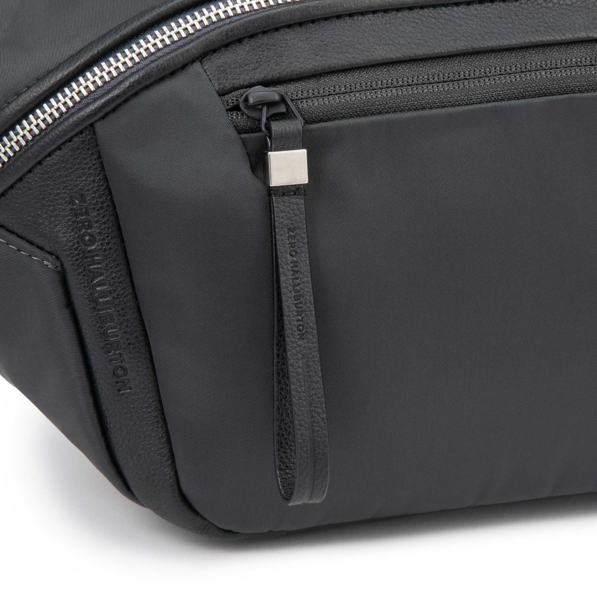 【ゼロハリバートン】UE Collection カジュアルバッグ スリングバッグ Daily Slingbag 81754 01:ブラック ボディバッグ