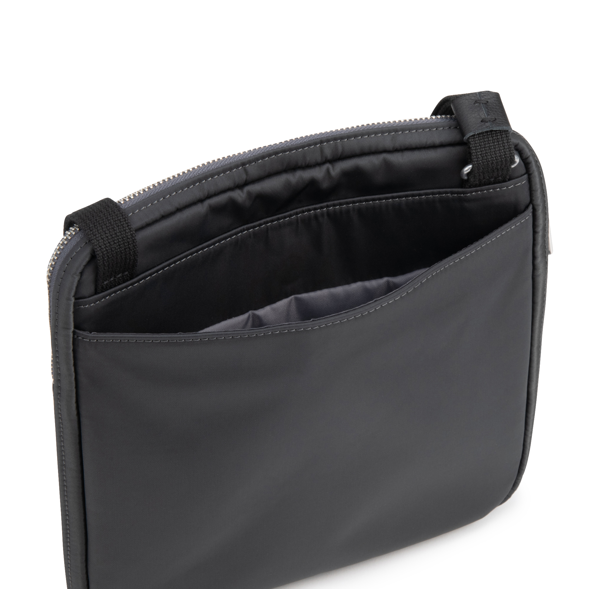 【ゼロハリバートン】UE Collection カジュアルバッグ ショルダーバッグ Round-Zip Slim Square Shoudler 81752 01:ブラック スクエアショルダー
