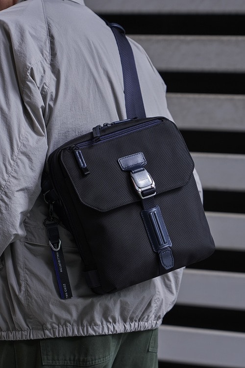 【ゼロハリバートン】ZERO ZLM/ショルダーバッグ ビジネスバッグ カジュアルバッグ Vertical Shoulder Bag 送料無料 81512 03:ネイビー ショルダーバッグM