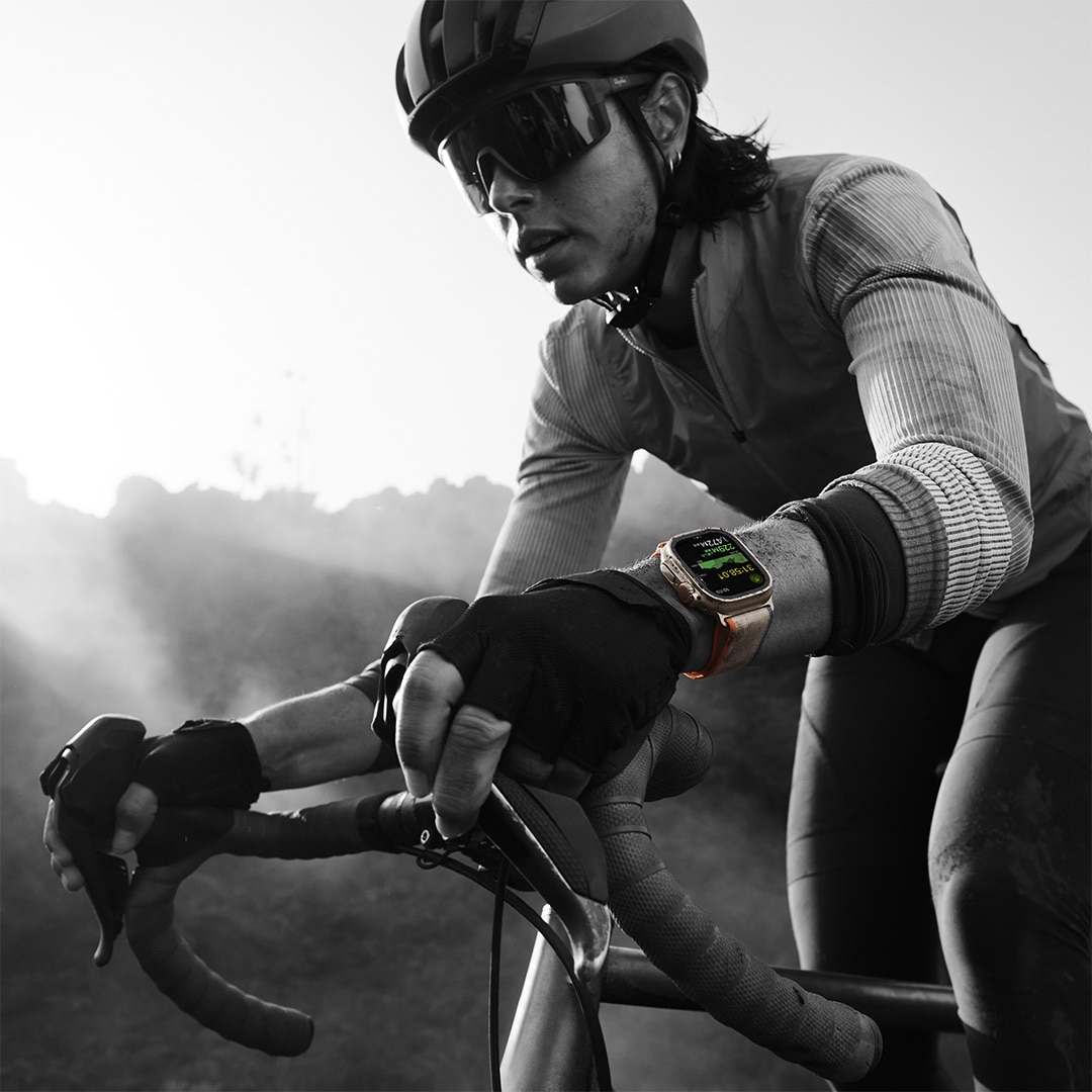 Apple Watch Ultra 2（GPS + Cellularモデル）- 49mmチタニウムケース 