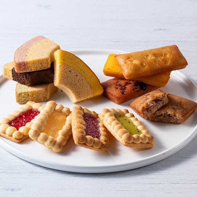 お歳暮 クリスマス 2025 焼き菓子 バームクーヘン 詰合せ お菓子 スイーツ 贈り物 ギフト 千疋屋 パティスリー銀座千疋屋 銀座3種のガトー詰合せ