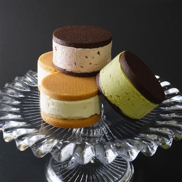 お歳暮 クリスマス 2025 焼き菓子 お菓子 スイーツ 贈り物 ギフト 千疋屋 パティスリー銀座千疋屋 プレミアムバターサンド4個