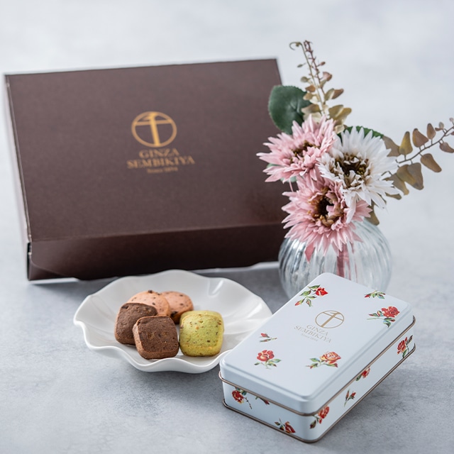 お歳暮 クリスマス 2025 アーティフィシャルフラワー 焼き菓子 クッキー お菓子 スイーツ 贈り物 ギフト 千疋屋 パティスリー銀座千疋屋 銀座クッキー缶＆フラワーブーケ