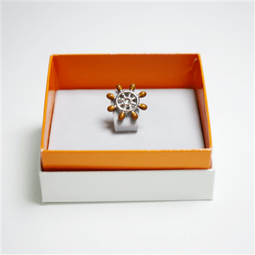 [SINA COVA(シナコバ)]ラペルピン ゴルフ 舵輪 57001110