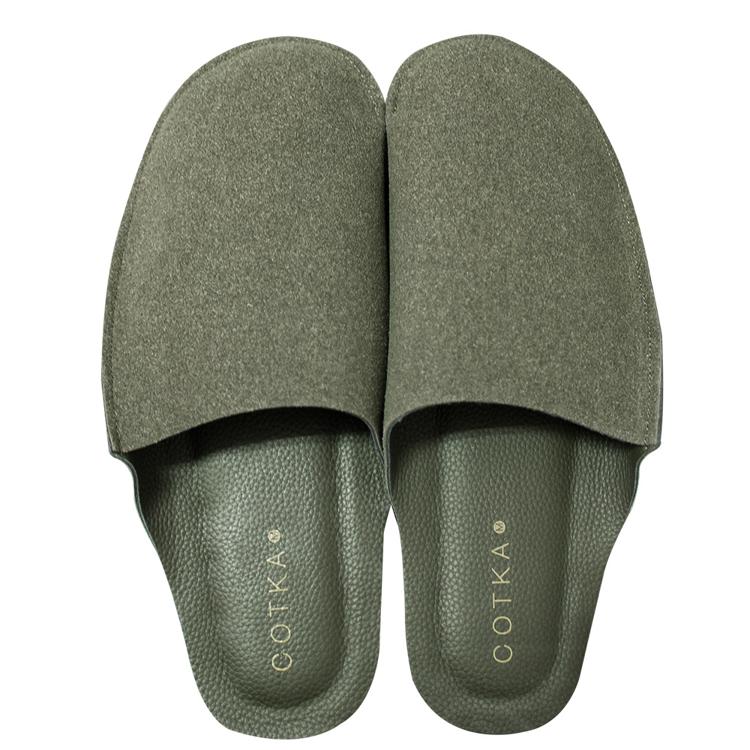 オリーブグリーン