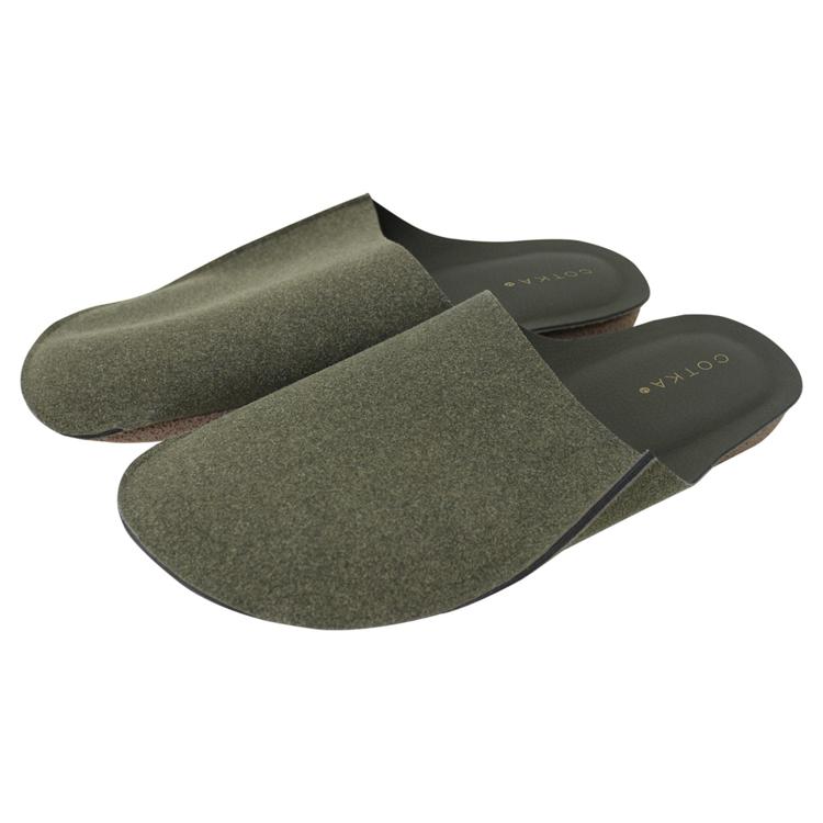 オリーブグリーン