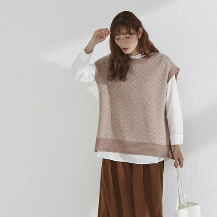 ピンクベージュ