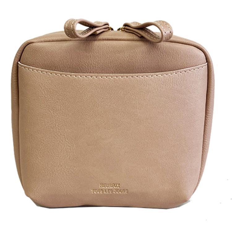 ピンクベージュ