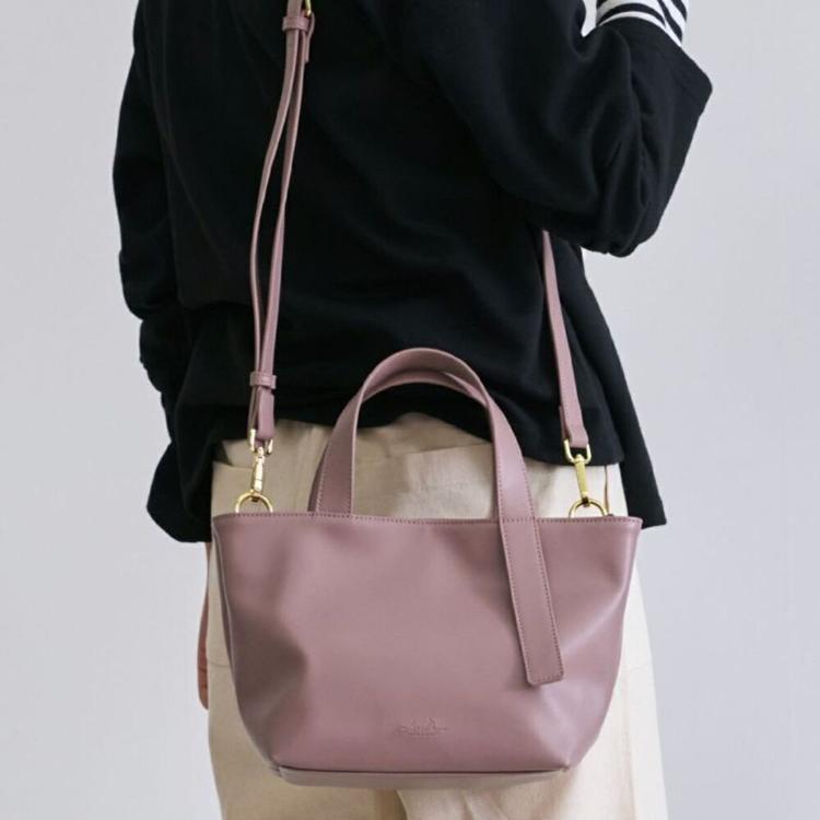 サーモンピンク