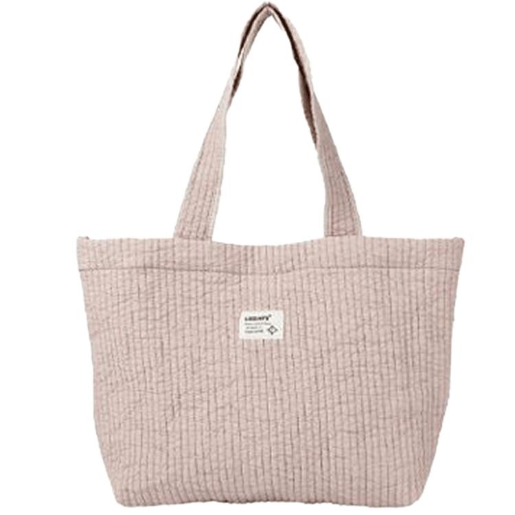 サーモンピンク