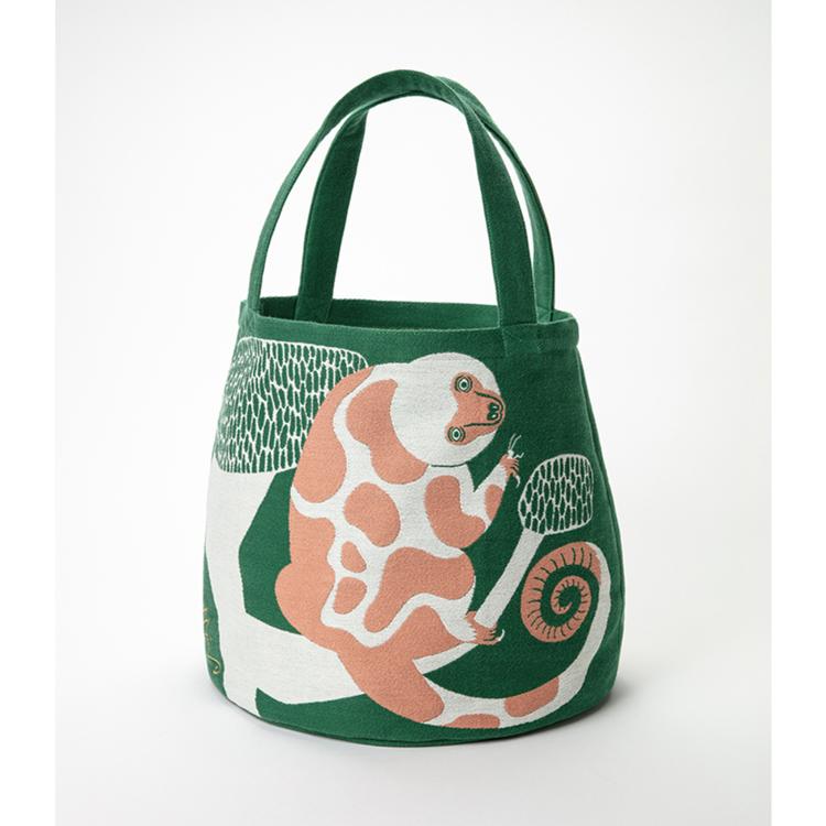 樹枝のシッポのクスクスたち