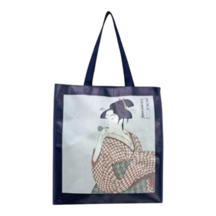 ポッピンを吹く娘