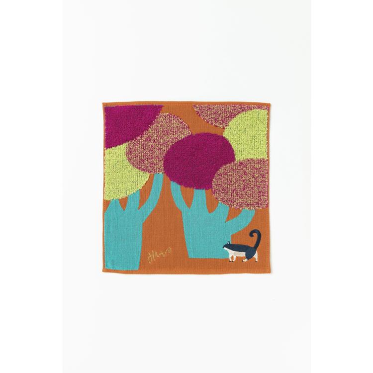 ネコと大きな街路樹