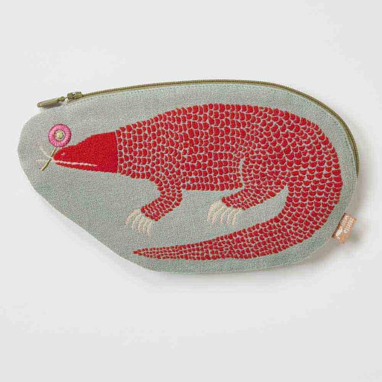 コモドドラゴンと花