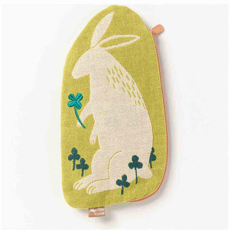 ウサギと白詰草