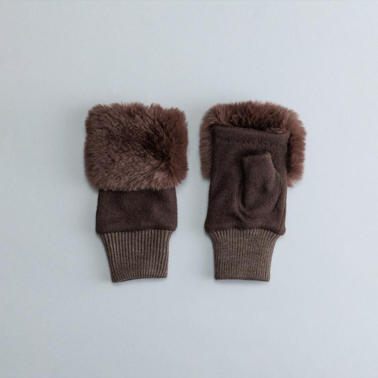 ダークブラウン