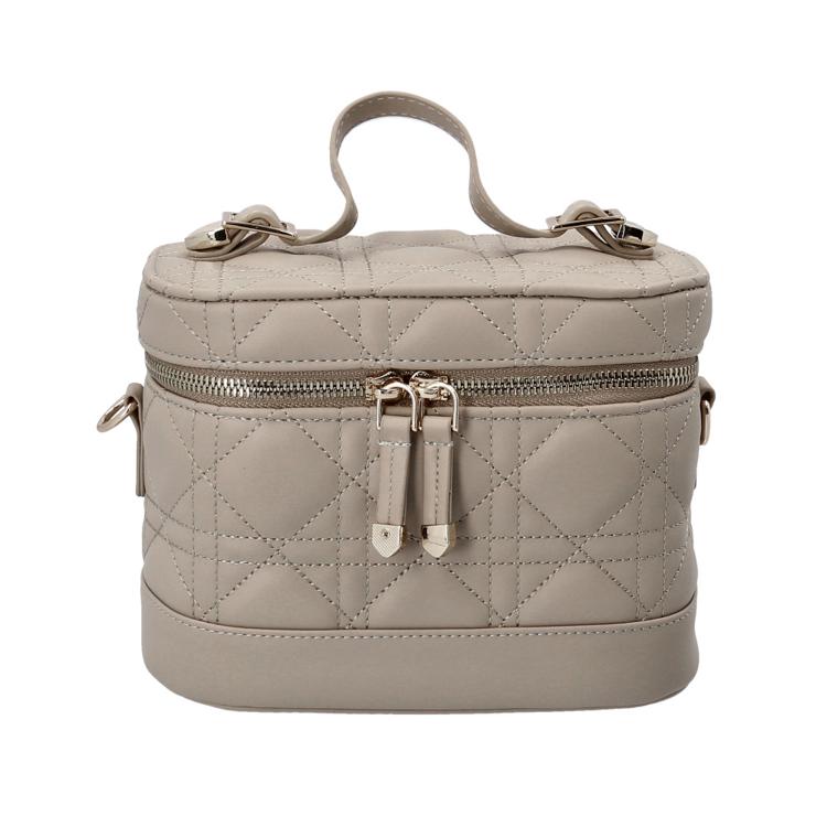 グレーベージュ