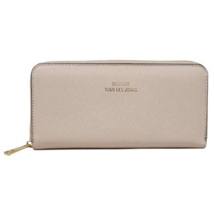 ピンクベージュ