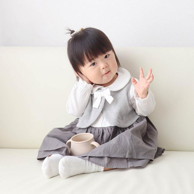 チャコールグレー