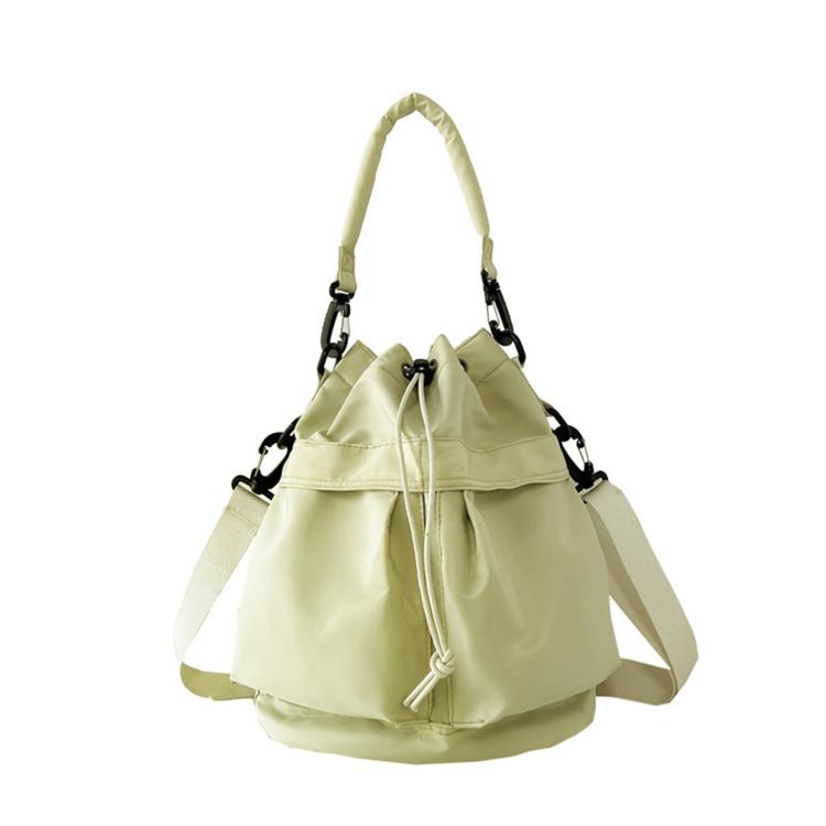 ベージュイエロー