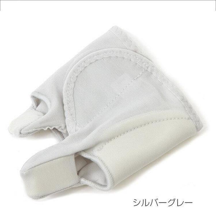 S/シルバーグレー(左)