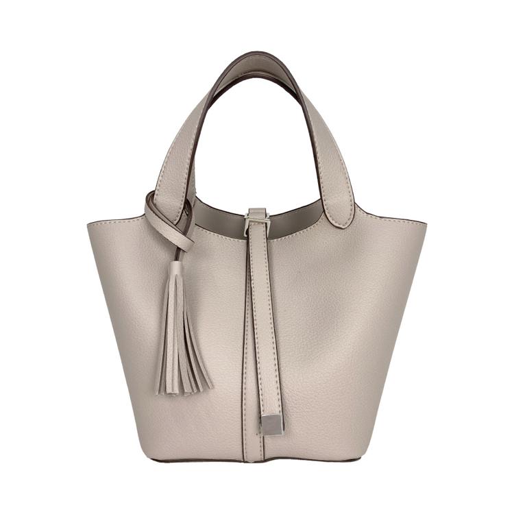 ライトグレージュ