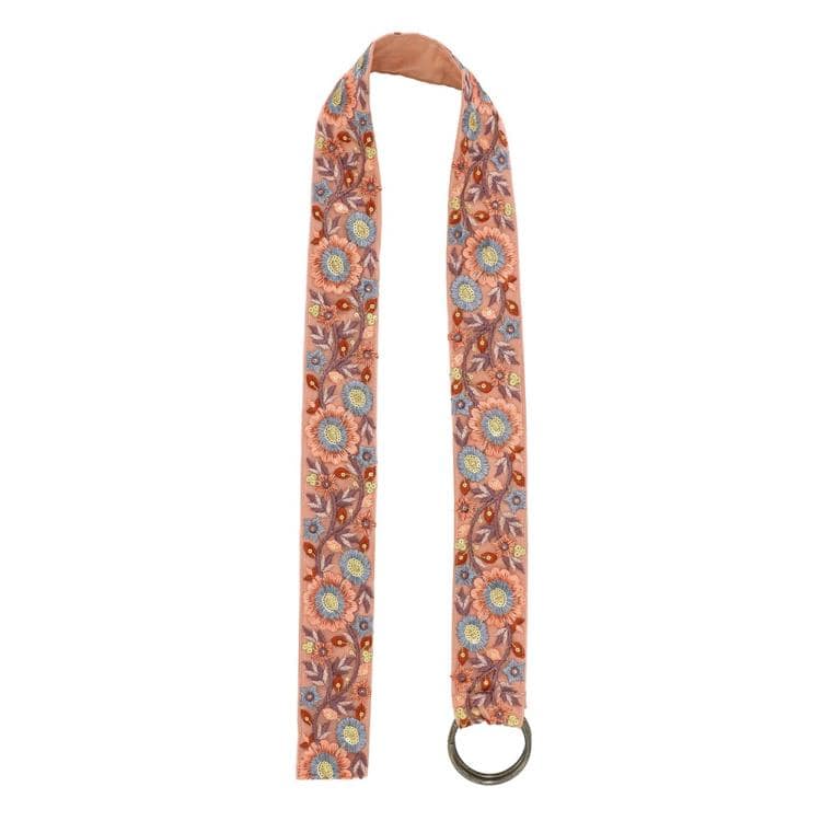 サーモンピンク