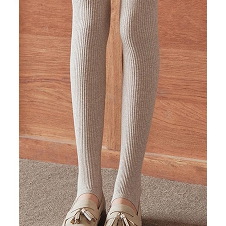 グレイッシュベージュ