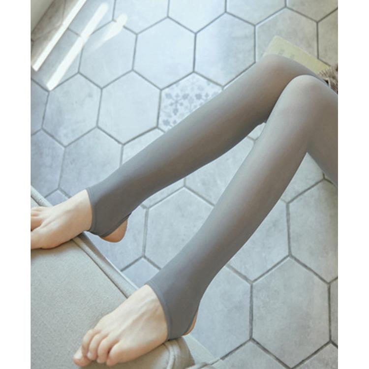 グレー/トレンカ