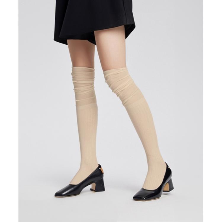 ライトベージュ