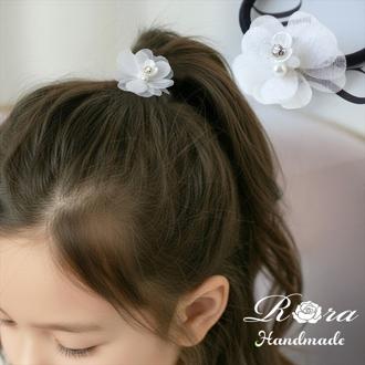 ヘアゴム キッズ 花 通販 Rora ローラ スノーフラワー 髪ゴム 髪飾り 髪どめ 髪留め ヘアアクセサリー 子供 子ども 女の子 大人 発表会 結婚式 入学式 卒業式 フォーマル かわいい おしゃれ 可愛い 小学生 キッズファッション 子ども用アクセサリー