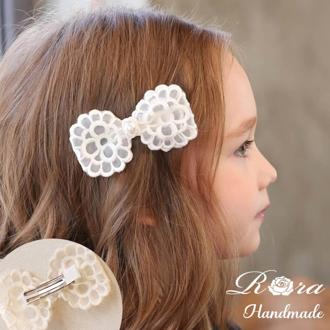 Rora ヘアクリップ キッズ 通販 ベイリー 髪飾り 髪留め リボン 大きめ レース パール ホワイト 女の子 子供 子ども こども フォーマル ナチュラル カジュアル 卒園式 入学式 結婚式 パーティー 七五三 誕生日 かわいい おしゃれ ヘアアクセサリー