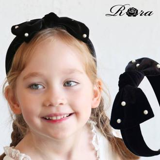 Rora カチューシャ キッズ 通販 ロマンティー ヘッドドレス 髪飾り リボン ベロア パール 幅広 太め フォーマル 女の子 子供 子ども こども 結婚式 パーティー 卒園式 入学式 七五三 誕生日 大人っぽい かわいい おしゃれ ヘアアクセサリー