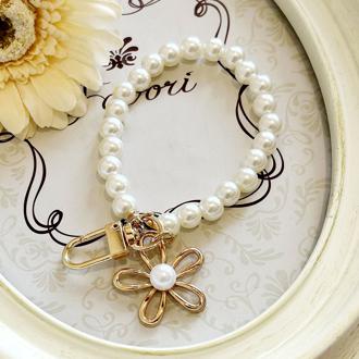 キーチャーム パール フラワー 通販 チャーム キーホルダー バッグチャーム バックチャーム かわいい 普段使い Diamond Hearts ダイヤモンドハーツ 上品 華やか 清楚 エレガント レディース 女性 可愛い プレゼント 贈りもの ギフト 贈り物