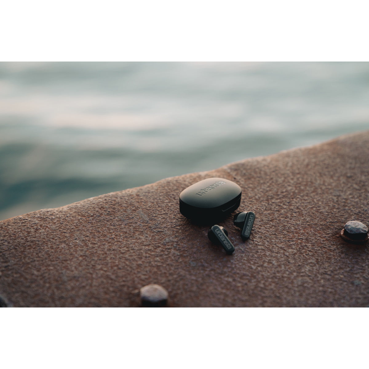 完全ワイヤレスイヤホン TWS インイヤー型 最大約32時間再生 ミッドナイトブラック Black urbanista[アーバニスタ] COPENHAGEN[コペンハーゲン] ブラック 1036602