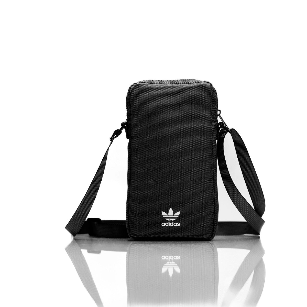 [OUTLET] ユニバーサルフォンポーチ スマホポーチ スマホショルダー Universal Pouch Big Logo Black(ブラック)/White(ホワイト) adidas Originals[アディダス オリジナルス] ブラック/ホワイト 49766 (GB8176)
