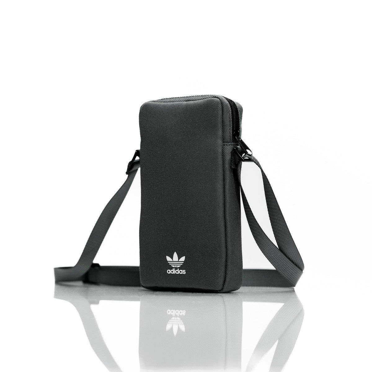 [OUTLET] ユニバーサルフォンポーチ スマホポーチ スマホショルダー Universal Pouch Big Logo Black(ブラック)/White(ホワイト) adidas Originals[アディダス オリジナルス] ブラック/ホワイト 49766 (GB8176)