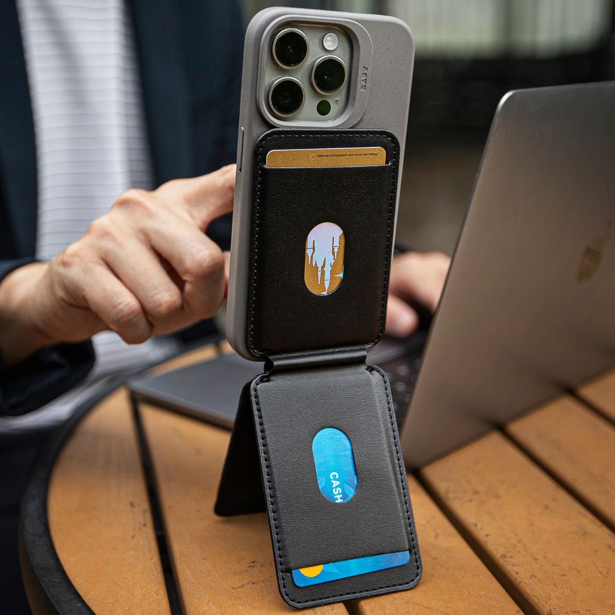 MagSafe対応 カードウォレット Black(ブラック) メタルリング付属 LAUT[ラウト] ブラック L_MAG_CW_BK