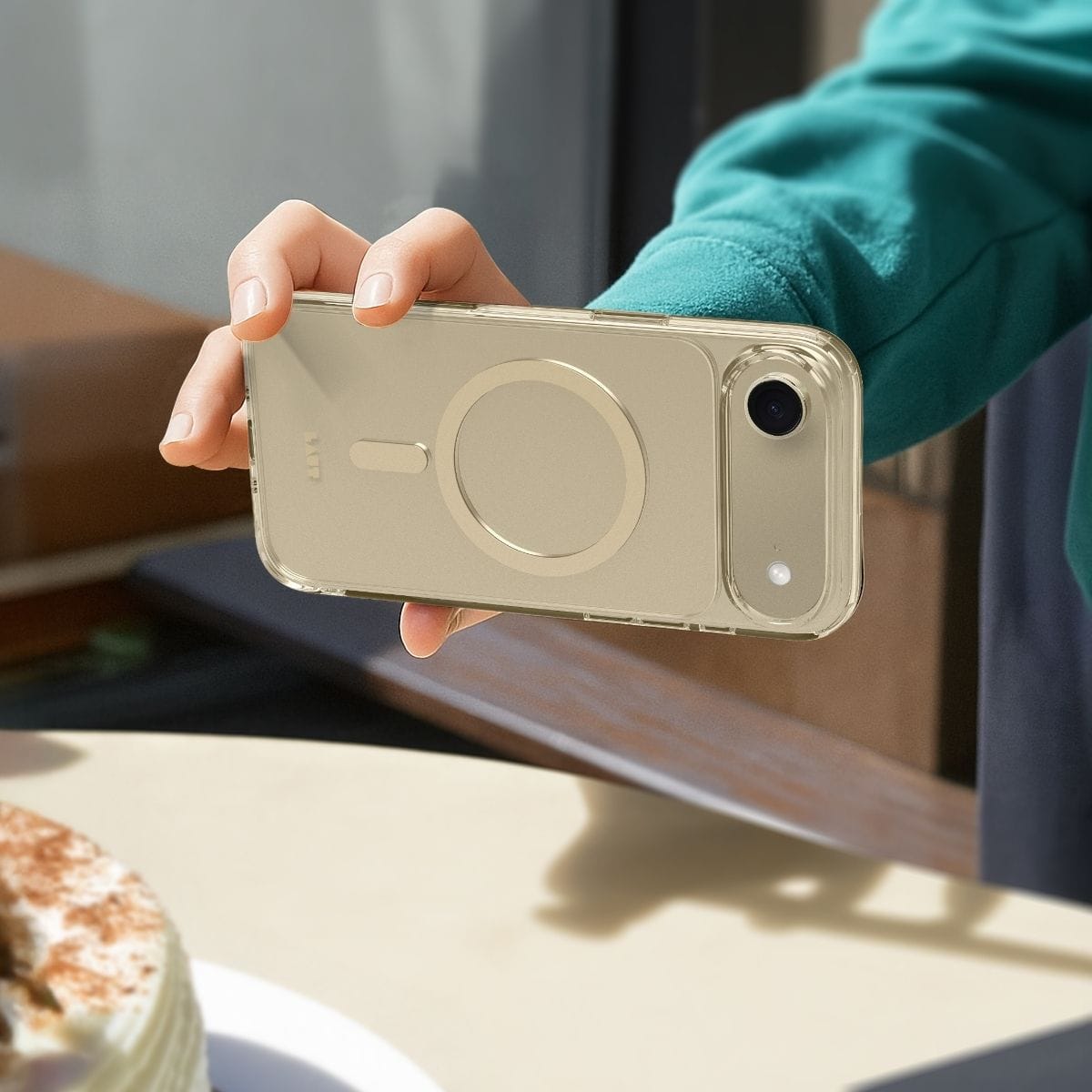 iPhone Air スマホケース スマホカバー MagSafe対応 CRYSTAL FLURO Light Gold(ライトゴールド) LAUT[ラウト] CRYSTAL FLURO[クリスタル フルオ] ゴールド L_IP25C_CF_GD