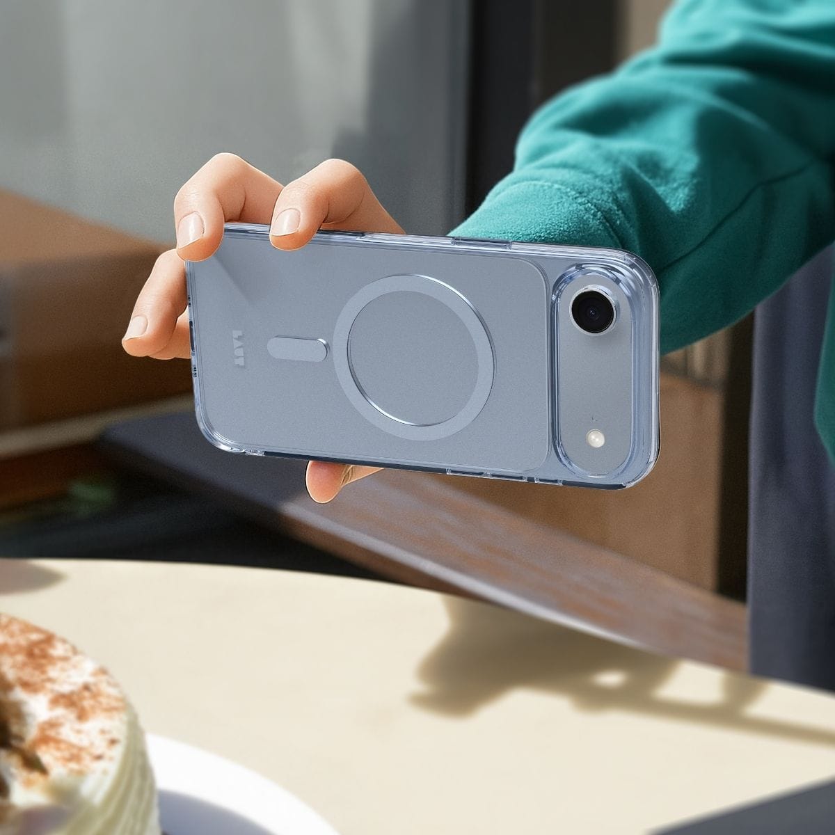 iPhone Air スマホケース スマホカバー MagSafe対応 Light Blue(ライトブルー) LAUT[ラウト] CRYSTAL FLURO[クリスタル フルオ] ブルー L_IP25C_CF_BL