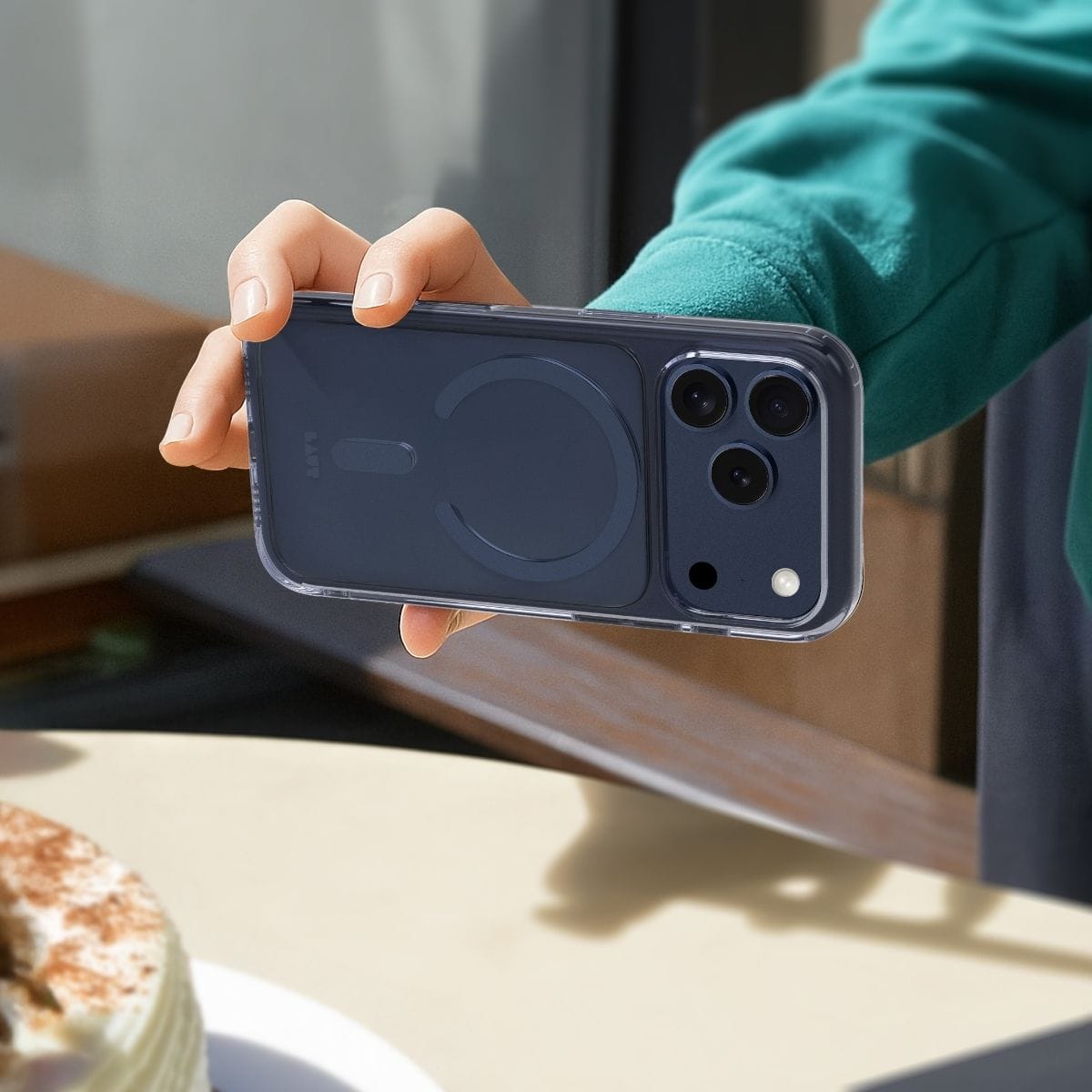 iPhone 17 Pro スマホケース スマホカバー MagSafe対応 Clear Midnight(クリアミッドナイト) LAUT[ラウト] CRYSTAL FLURO[クリスタル フルオ] ブラック L_IP25B_CF_BK