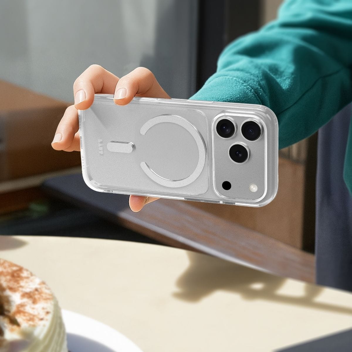 iPhone 17 Pro スマホケース スマホカバー MagSafe対応 Clear Light Gray(クリアライトグレー) LAUT[ラウト] CRYSTAL FLURO[クリスタル フルオ] グレー L_IP25B_CF_LGY