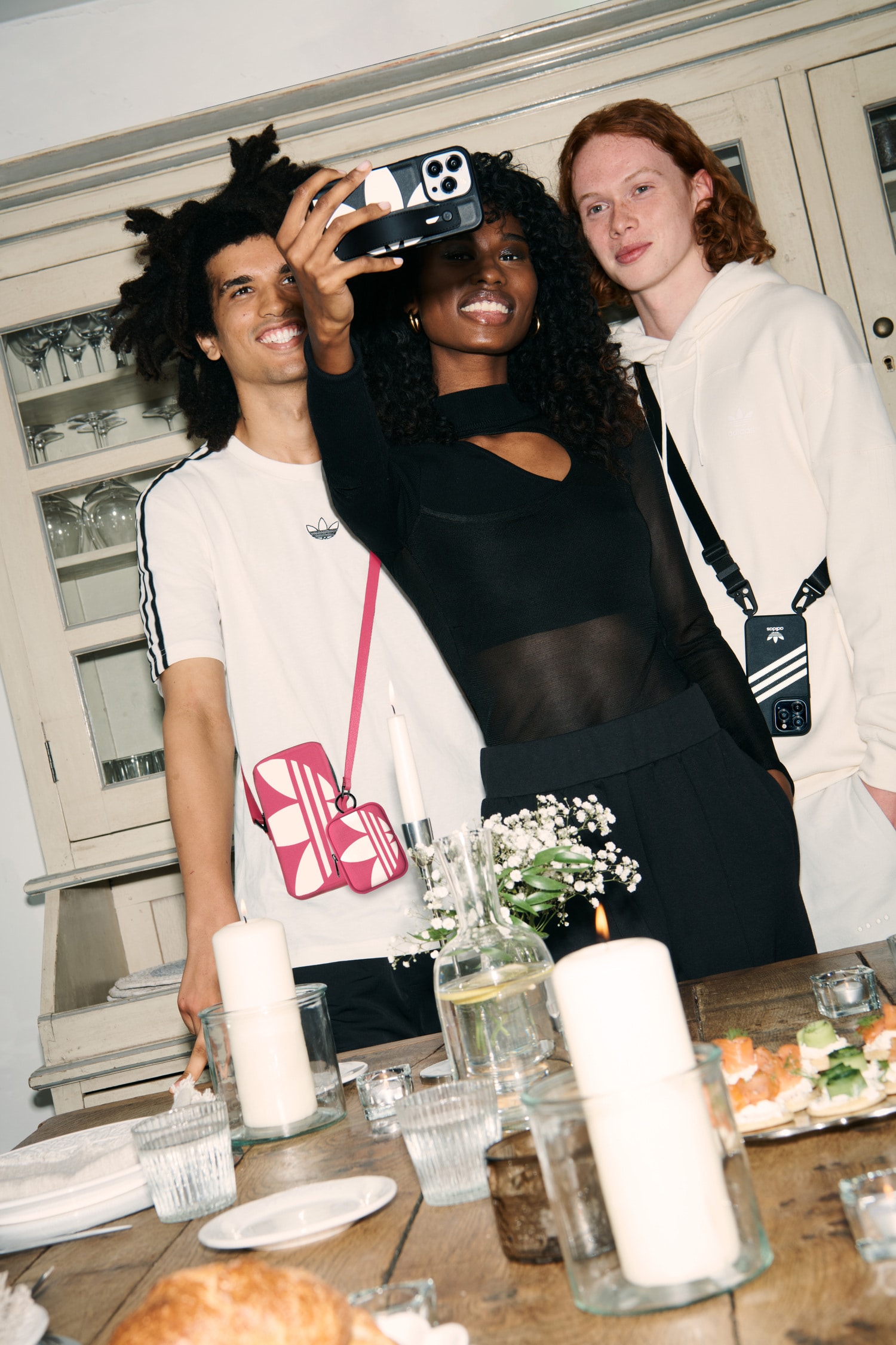 [OUTLET] ユニバーサルフォンポーチ スマホポーチ スマホショルダー Universal Pouch Big Logo Pink(ピンク)/White(ホワイト) adidas Originals[アディダス オリジナルス] ピンク/ホワイト 51723 (IQ5118)