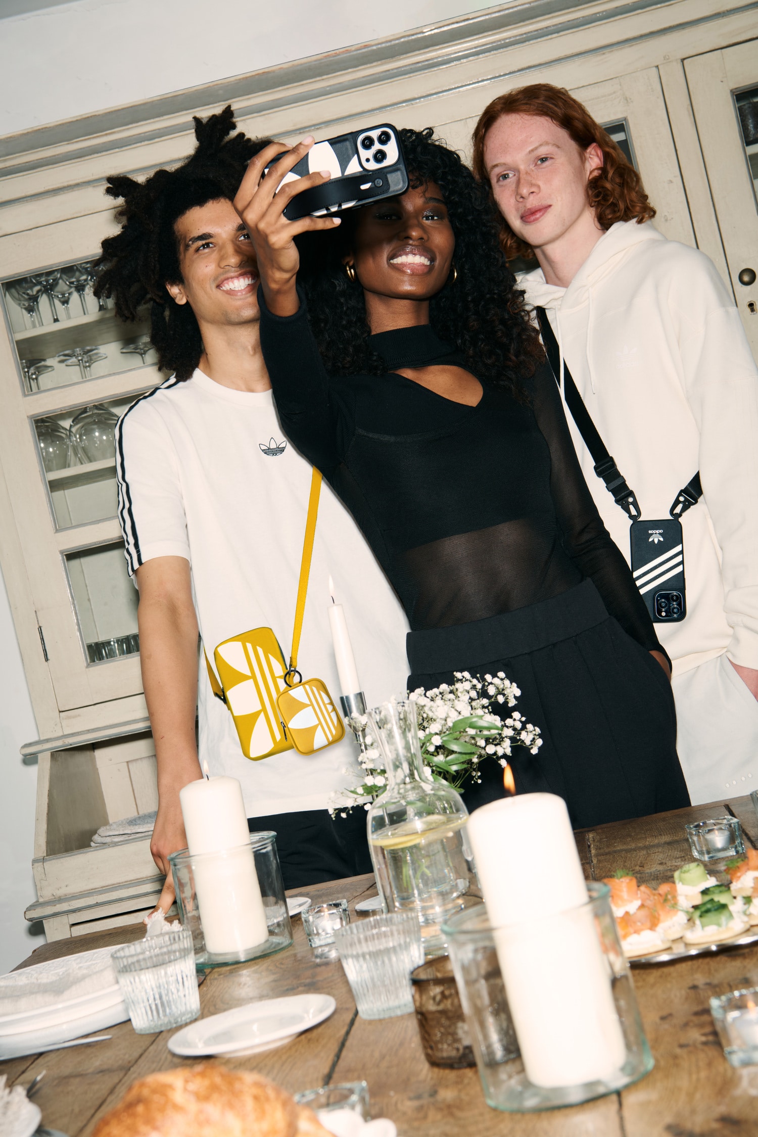 [OUTLET] ユニバーサルポーチ スモール Gold(ゴールド)/Yellow(イエロー)/White(ホワイト) Small Tech Pouch ロゴ イヤホン/ガジェット/小物入れ リング(カラビナ)付 adidas Originals[アディダス オリジナルス] イエロー/ホワイト 51727 (IQ5122)