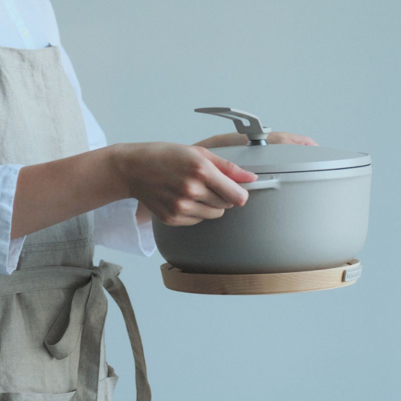 Vermicular バーミキュラ マグネットトリベット 18cm用 ブラックウォールナット×マットリネンベージュ MT18WN-BG ◆送料無料◆ ブラックウォールナット×マットリネンベージュ