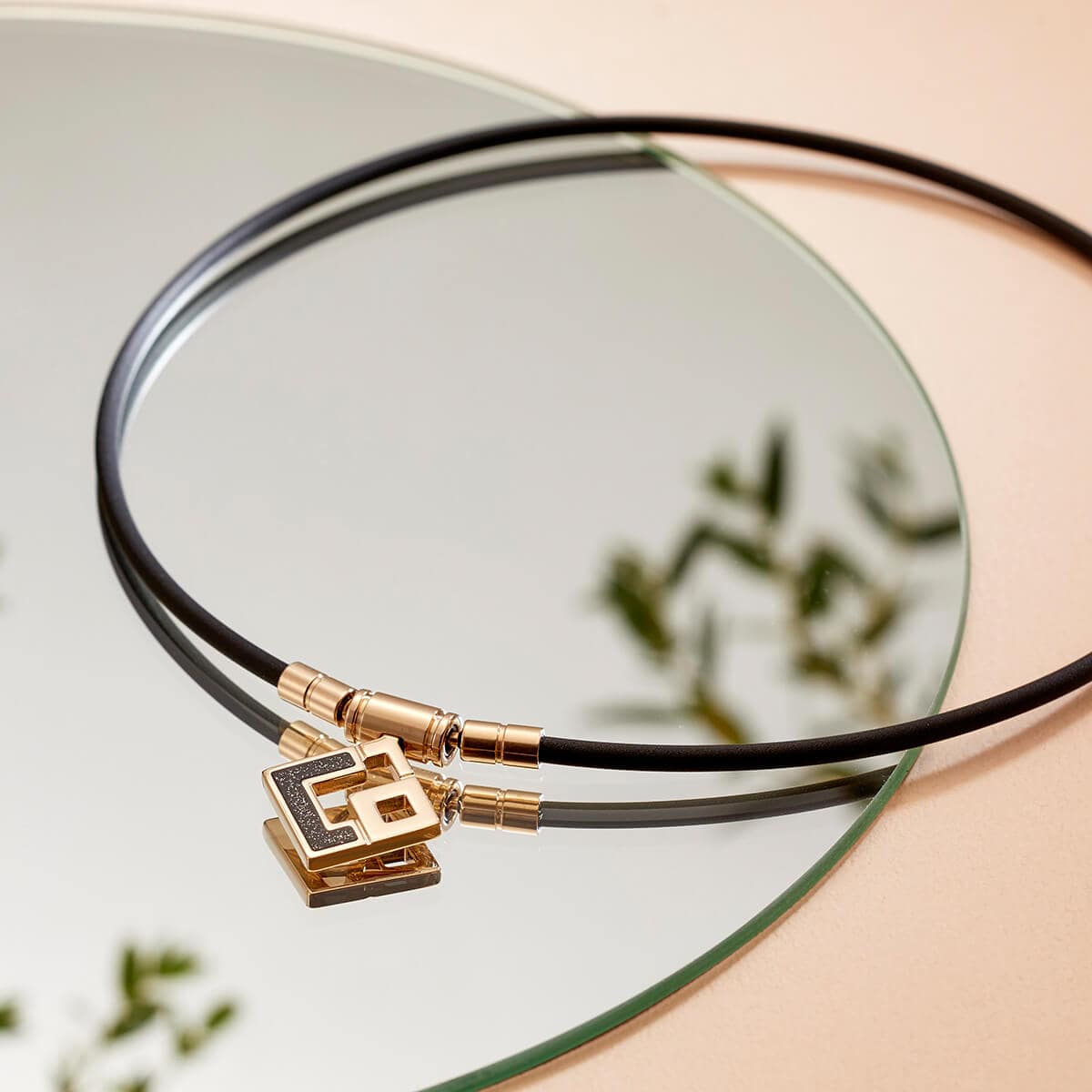 コラントッテ TAOネックレス スリム AURA mini シャンパンゴールド×ブラックラメ L(47㎝)