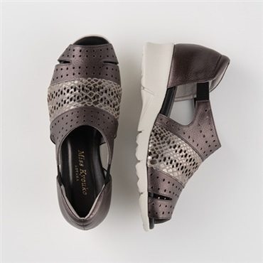 [ミスキョウコ]軽量コンビレザーパンチングサンダル 4E 100181 ブラック 22.0cm